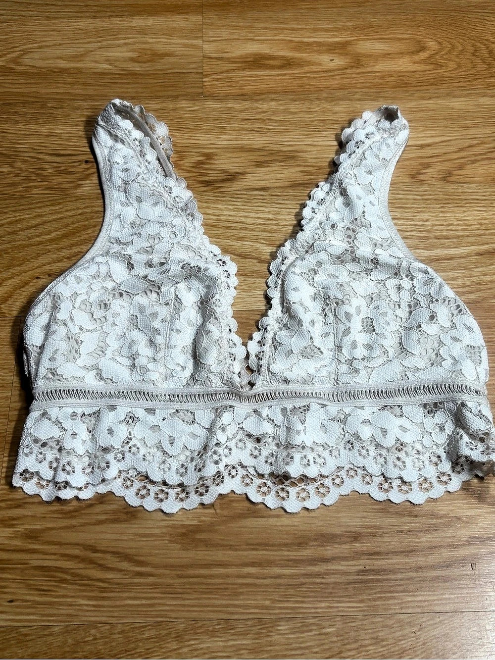 Victoria’s Secret White Lace Bralette - Size S